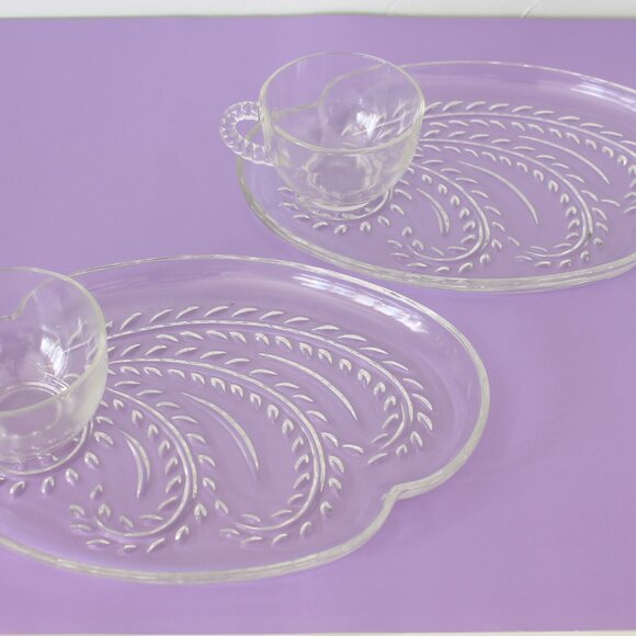 Vintage Glass Snack Set, Elegant Clear Glass Cup and Tray with Leaf Pattern Home - Picture 2 of 8